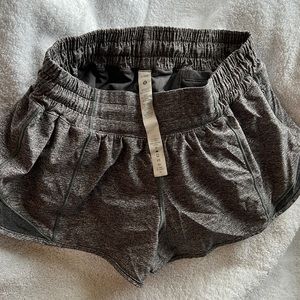 Lululemon size 4 Hotty Hot Low Rise 2.5 inch lined running short Heathered Black